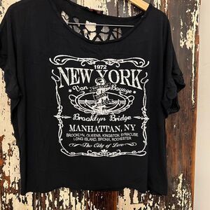 Women’s distressed New York super soft T-shirt.  Size 3X.
